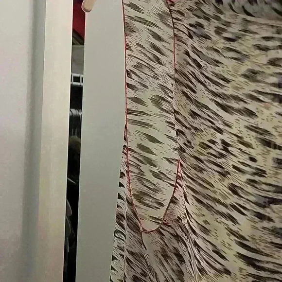 Sheer printed vest. - Picture 3 of 4